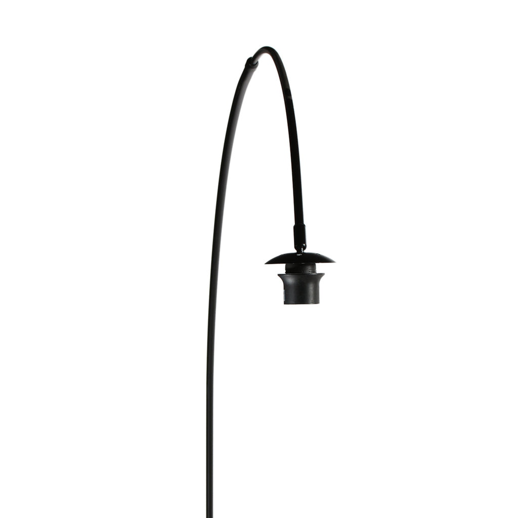 Lampe sur pied noire avec abat-jour en bambou tressé et bras arqué – H193 cm