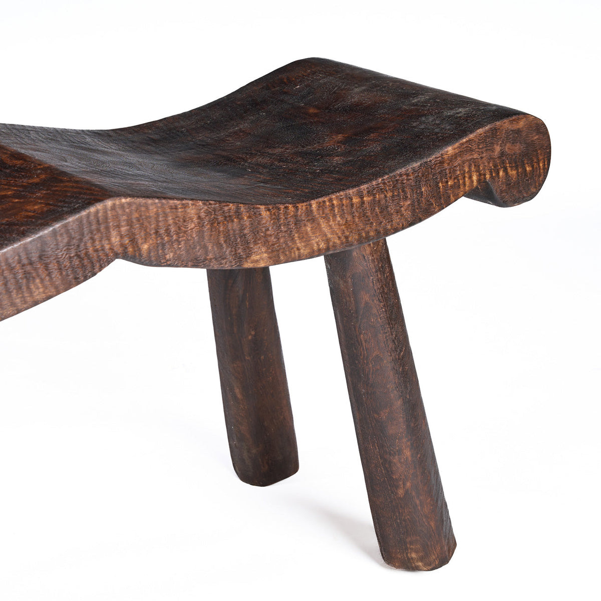 Banc en bois massif brun foncé ondulé pour salon – 155x35 cm