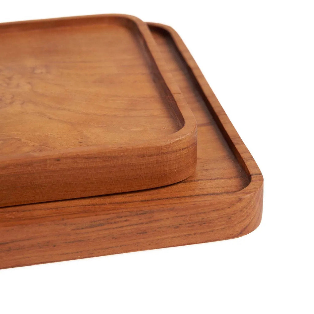 Assiette carrée en bois de teck naturel finition lisse et rebord fin