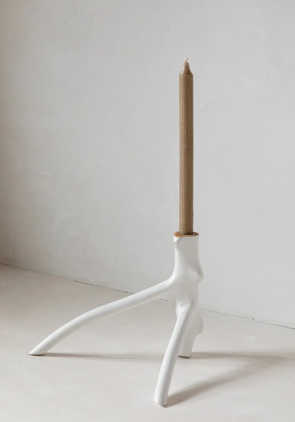 Bougeoir blanc en forme de branche organique