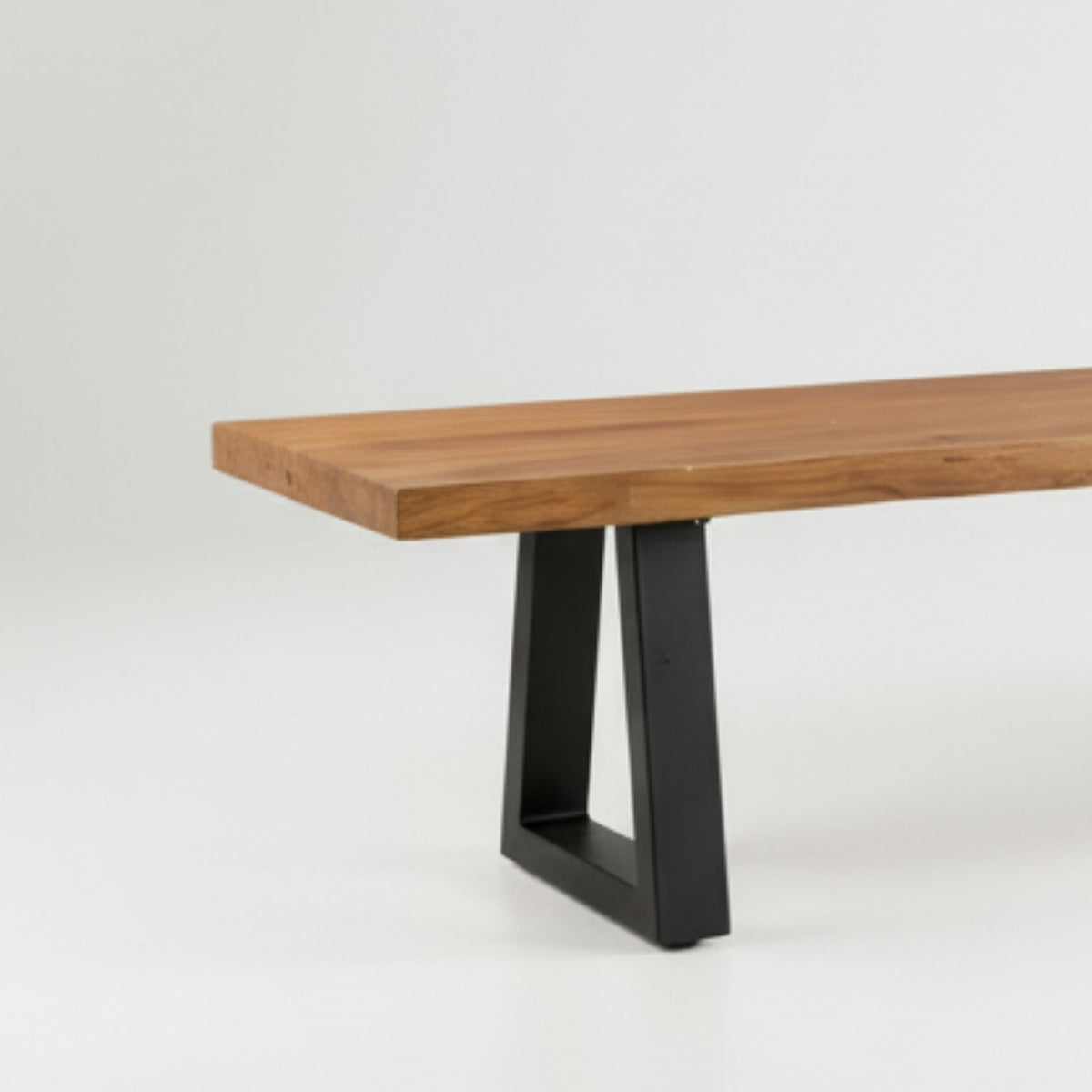 Banc en teck recyclé pieds en métal noir rectangulaire – 220x100 cm