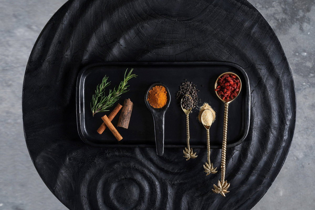 Assiette rectangulaire en terre cuite – Noir mat