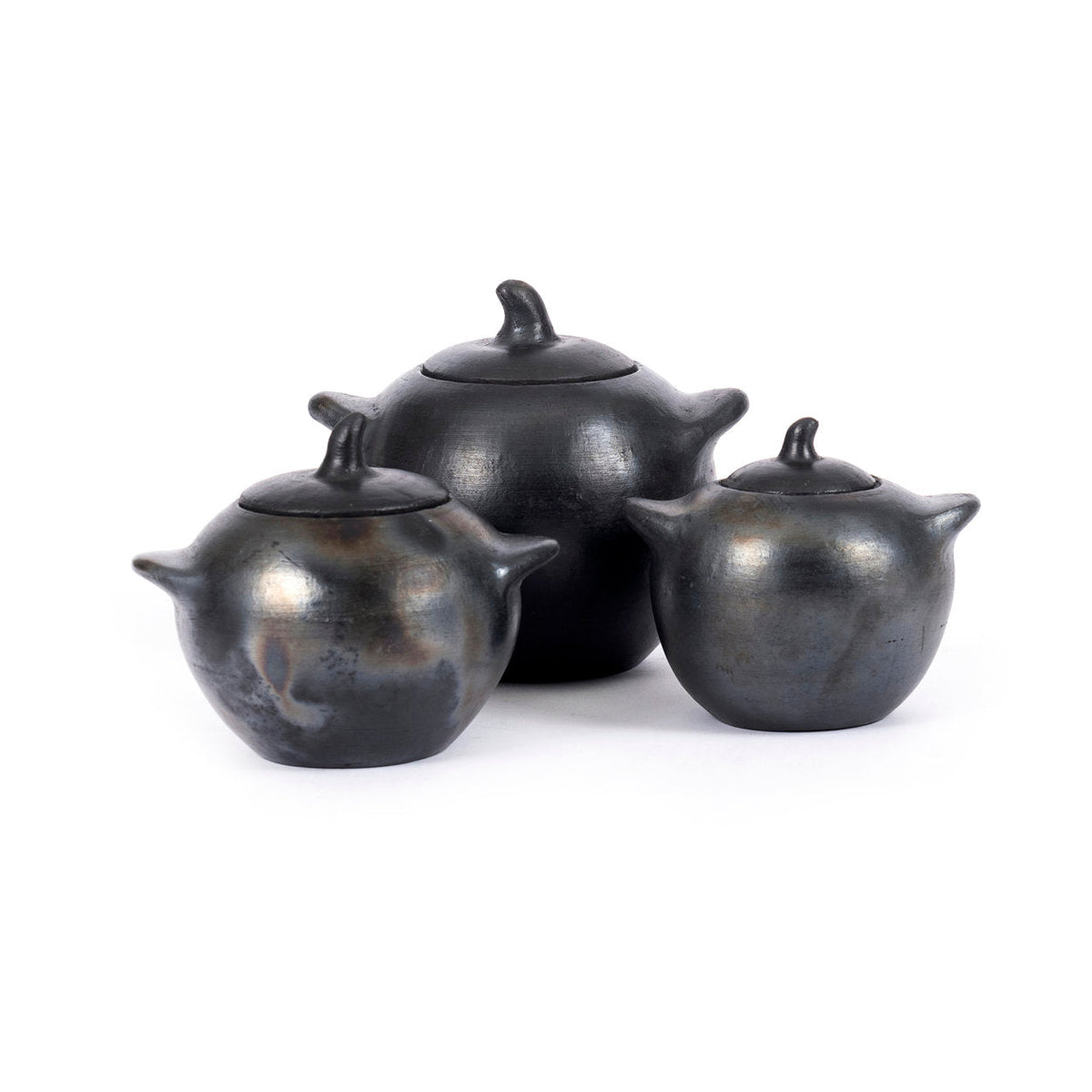 Pot artisanal en terracotta – Finition noire brute