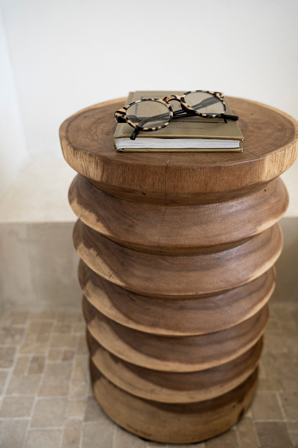 Tabouret en bois massif de Suar naturel 45 cm
