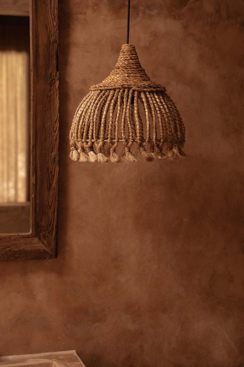 Suspension conique en abaca tressé – Pompons naturels – Ø30 cm