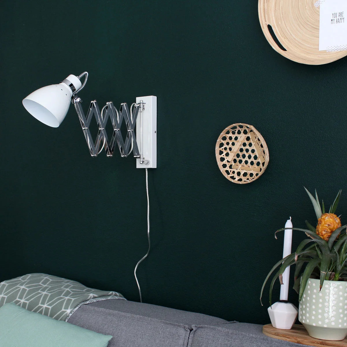 Applique murale en métal blanc chromé à bras extensible accordéon avec lampe blanche