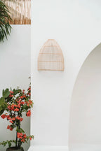 Applique murale rotin naturel conique ajouré H55 cm beige rattan crochet noir