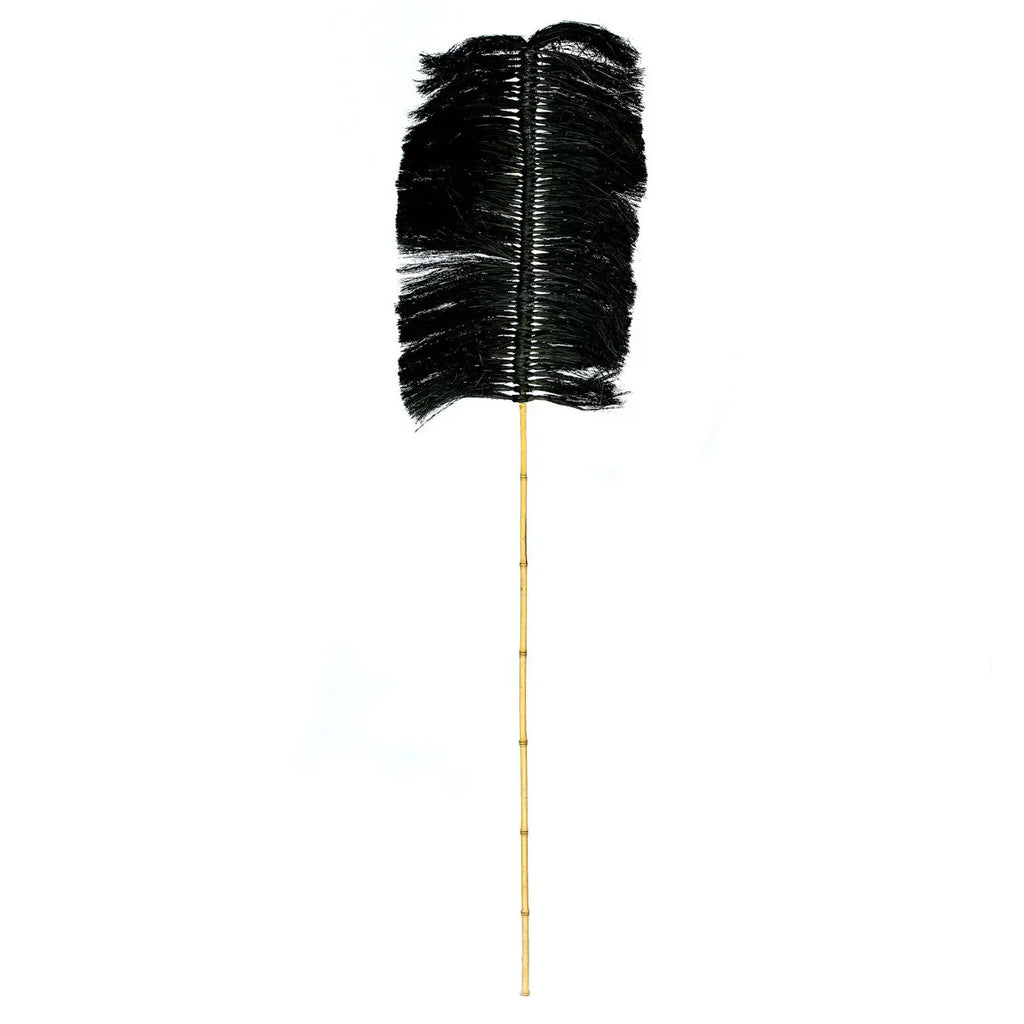 Branche décorative en raphia noir avec manche en bambou fin, H190 cm