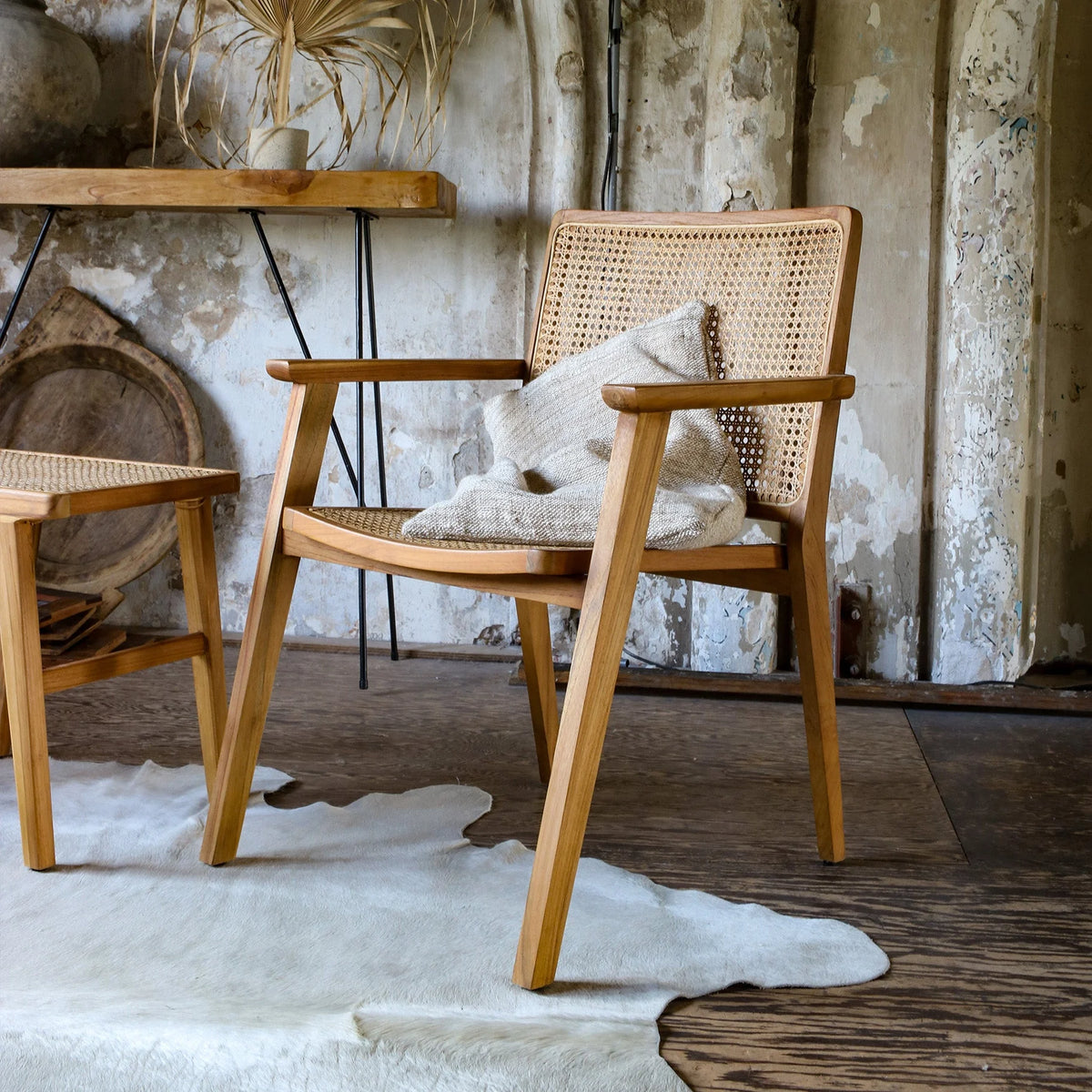 Chaise en bois clair et cannage avec accoudoirs, set de 2