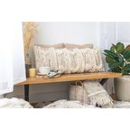 Coussin rectangulaire en laine écrue et khaki avec franges, sequins et motifs texturés
