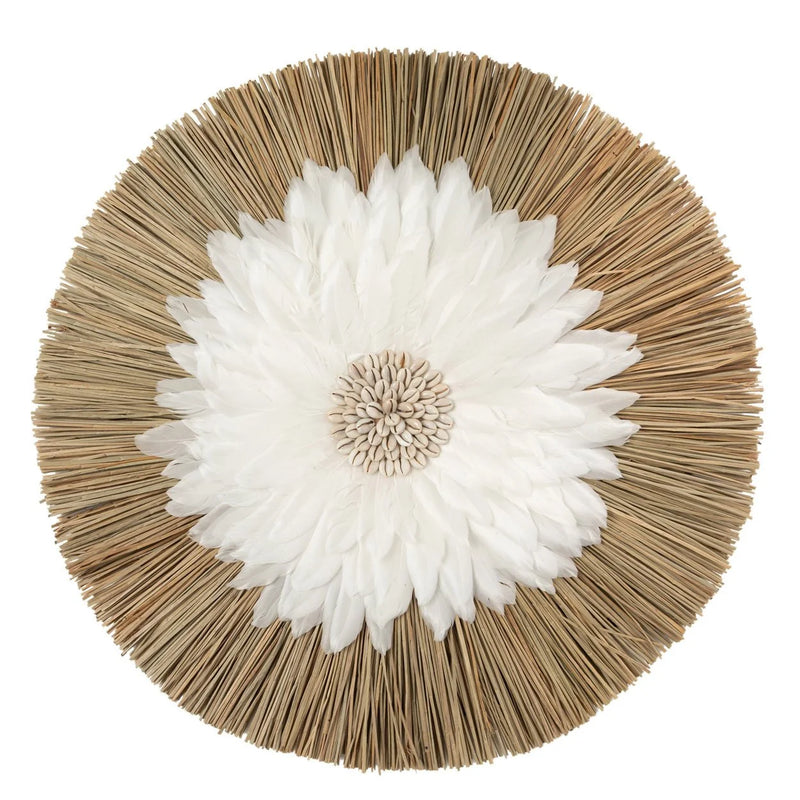 Décoration murale ronde en plumes blanches et coquillages naturels