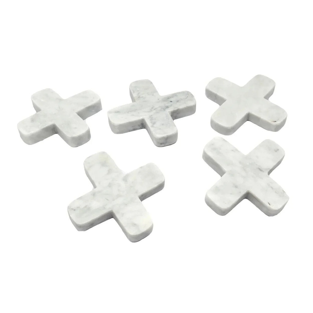 Dessous de plat en marbre blanc avec cinq croix minimalistes élégantes