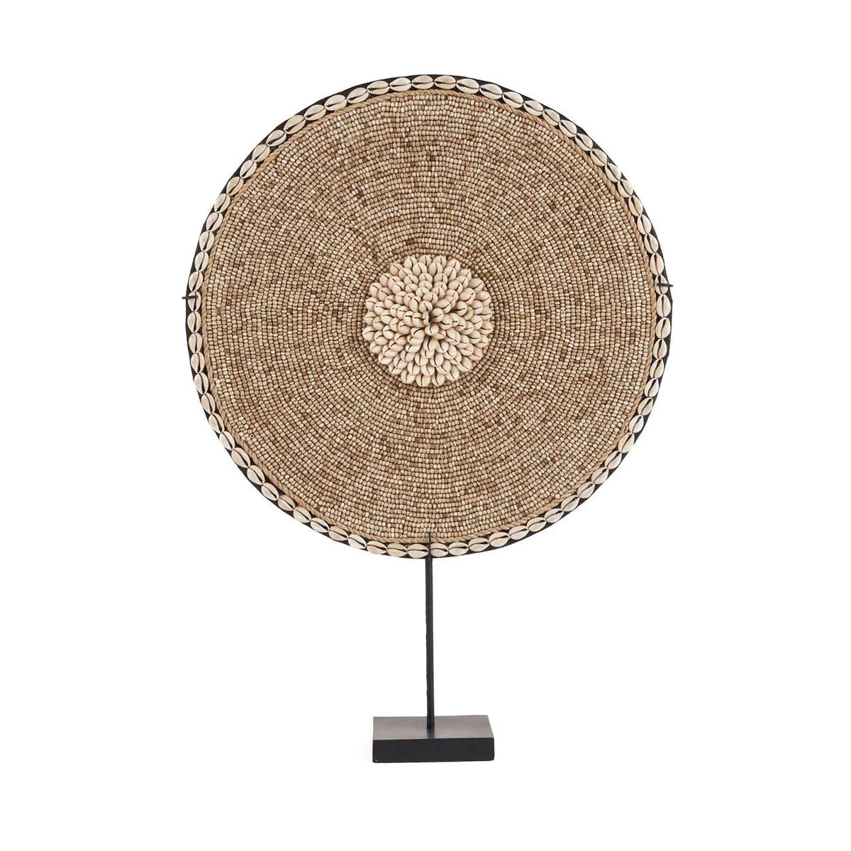Disque décoratif en coquillages et fibres naturelles tressées