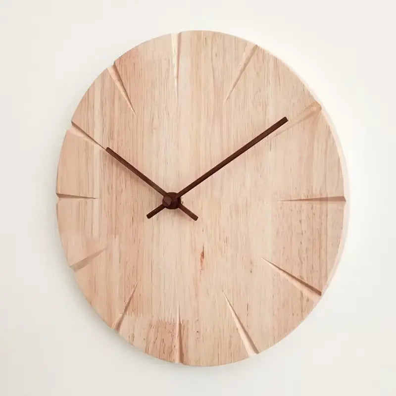 Horloge murale ronde en bois vue de profil