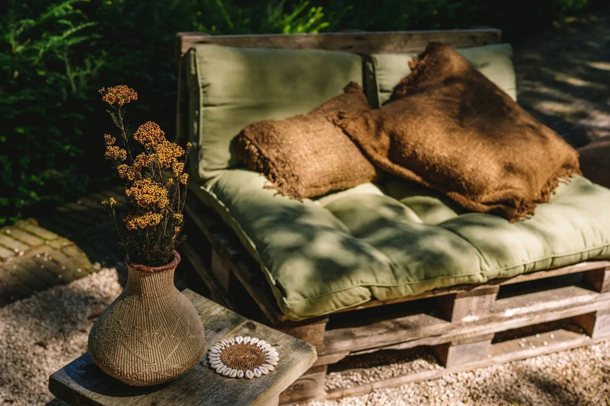 Housse de coussin marron en coton avec franges pour canapé extérieur avec coussins olive vert