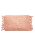 Coussin rectangulaire rose saumon texturé avec franges 30x50 cm
