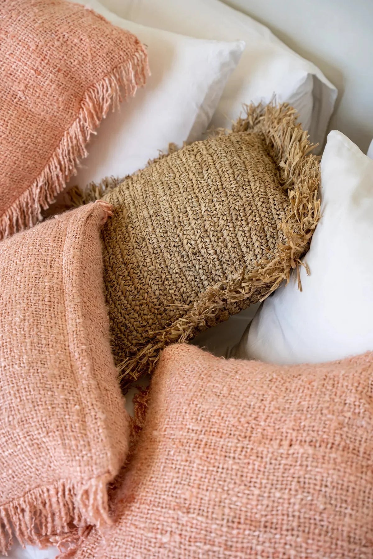 Coussins décoratifs texturés en nuances de pêche et fibres naturelles, 30x50 cm