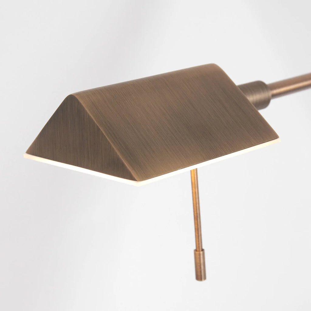 Applique LED en laiton brossé avec abat-jour inclinable et chaîne de tirage