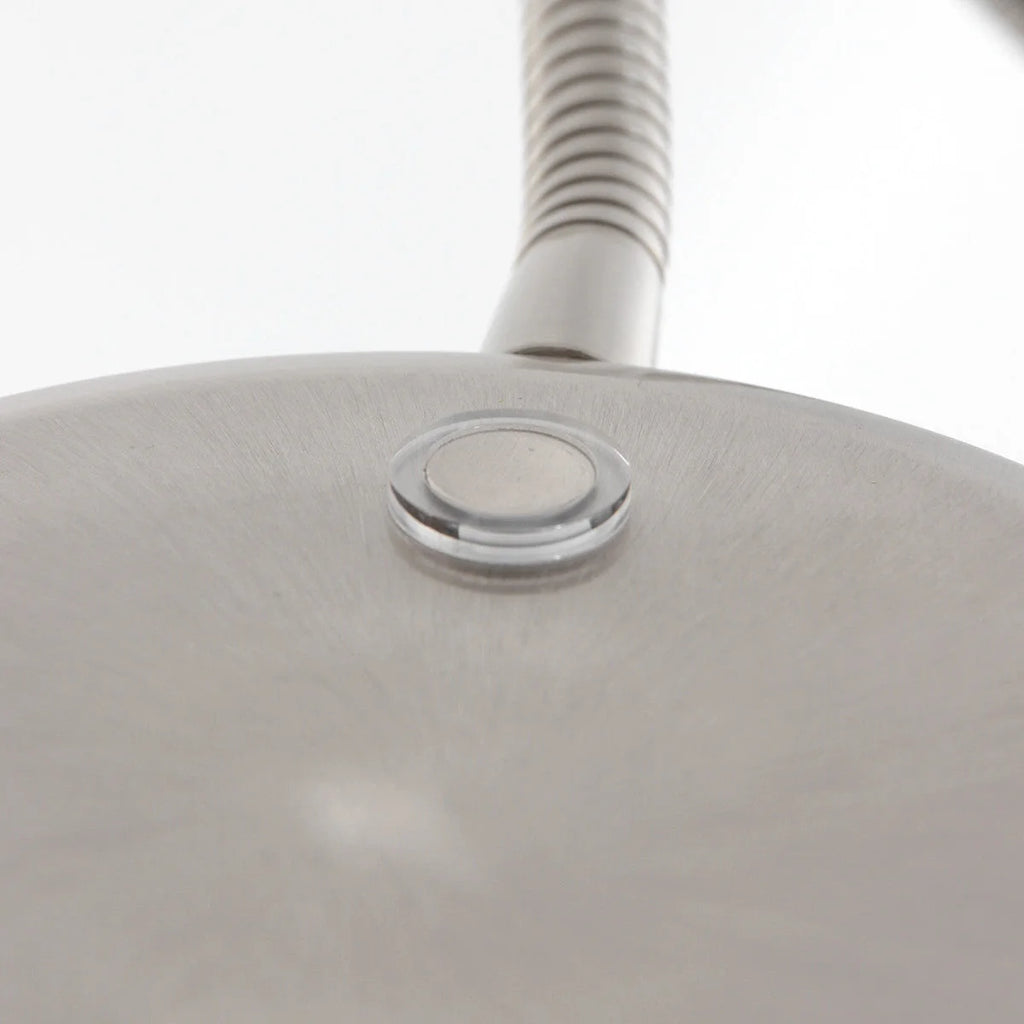 Base de lampe en métal brossé avec bras orientable et bouton poussoir H132 cm