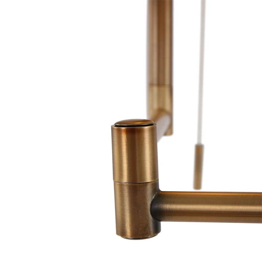 Flèche en métal bronze avec abat-jour noir orientable dans le Lampadaire en métal doré H154 cm