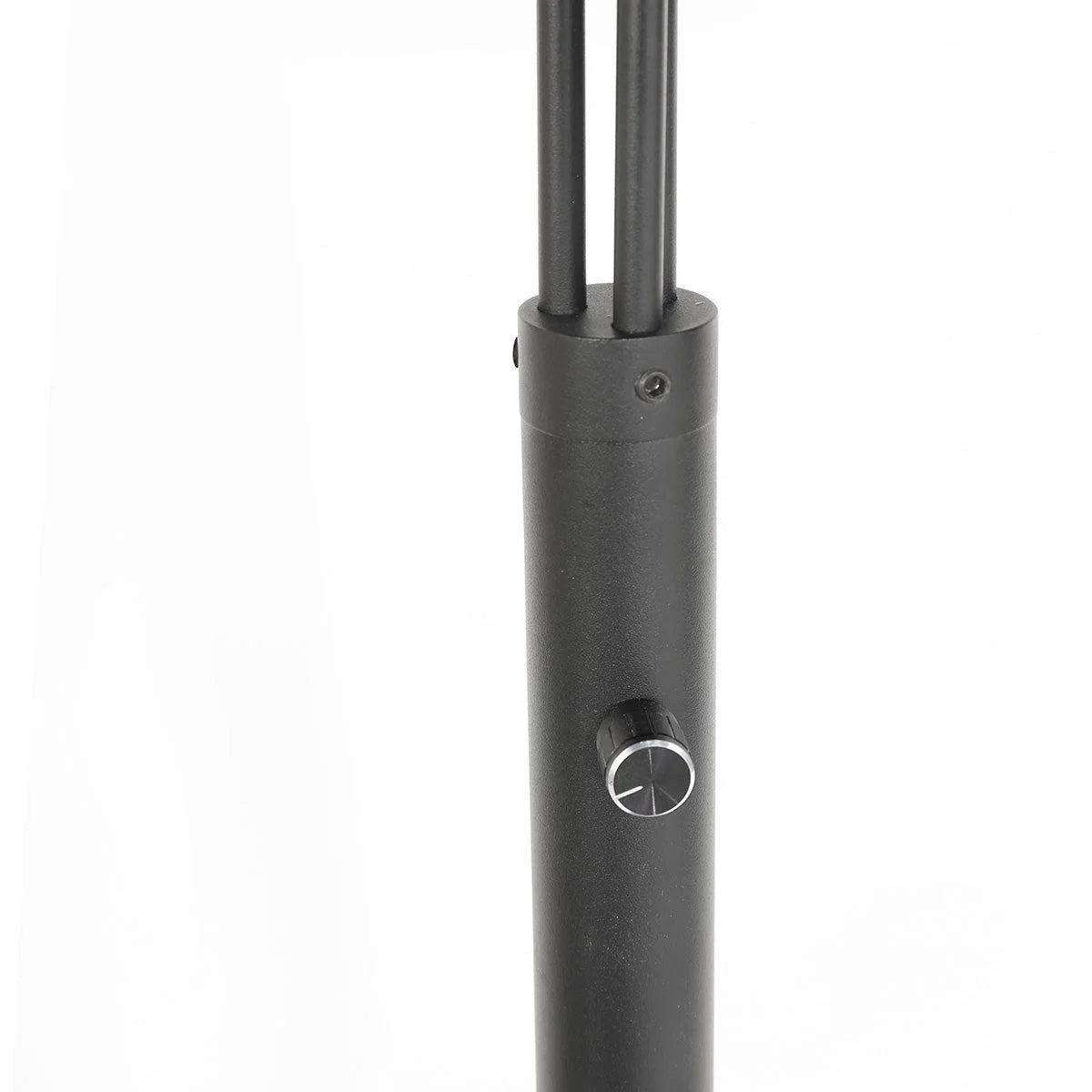 Base cylindrique noire avec molette argentée et tiges verticales pour lampe en rotin tressé noir et beige sur arches métal noir, H180 cm