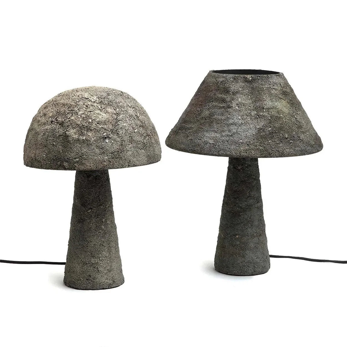 Lampe à poser en béton gris texture brute forme conique – H38 cm