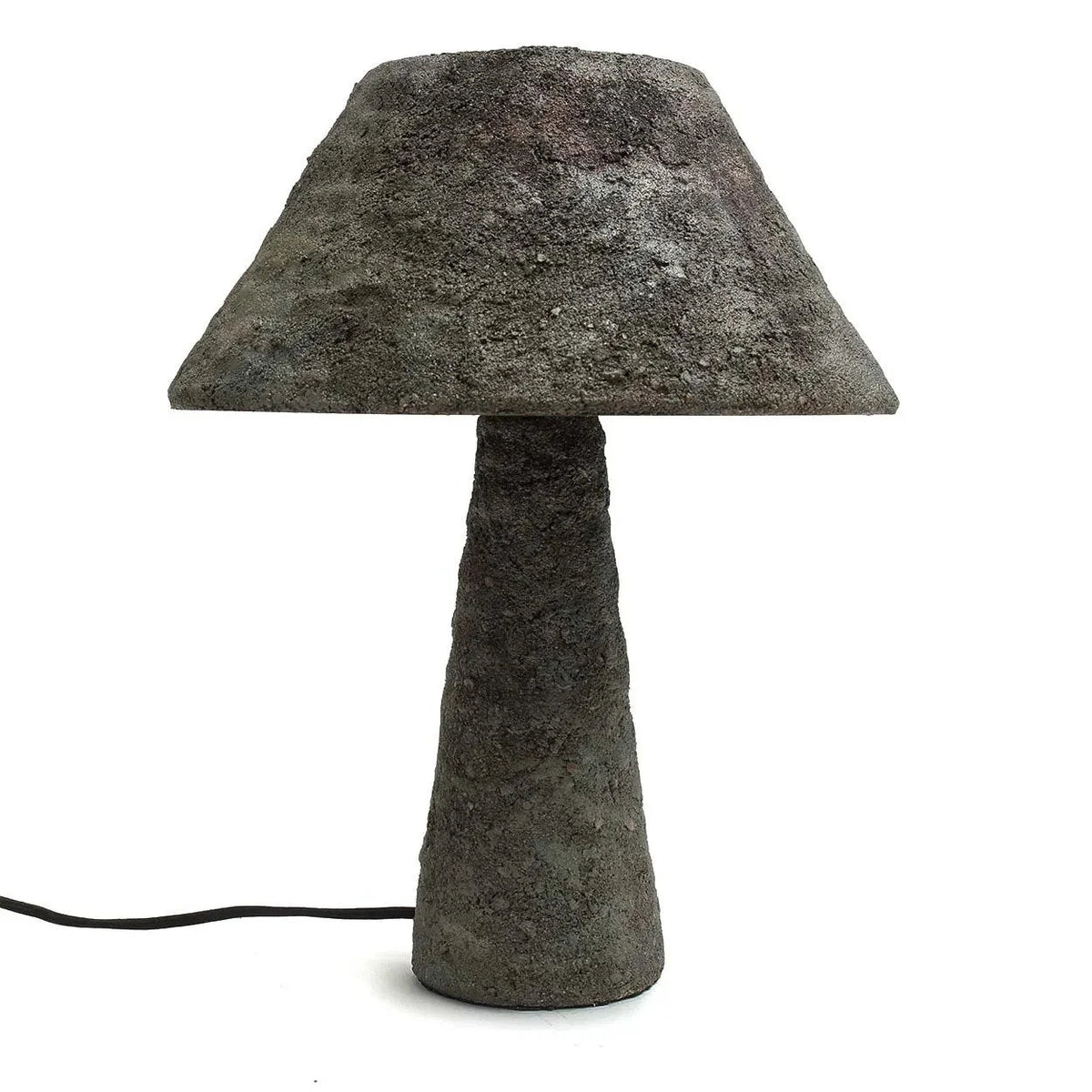 Lampe à poser en béton gris texture brute forme conique – H38 cm