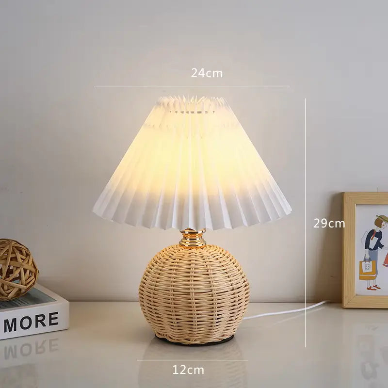 Lampe en rotin vintage blanche