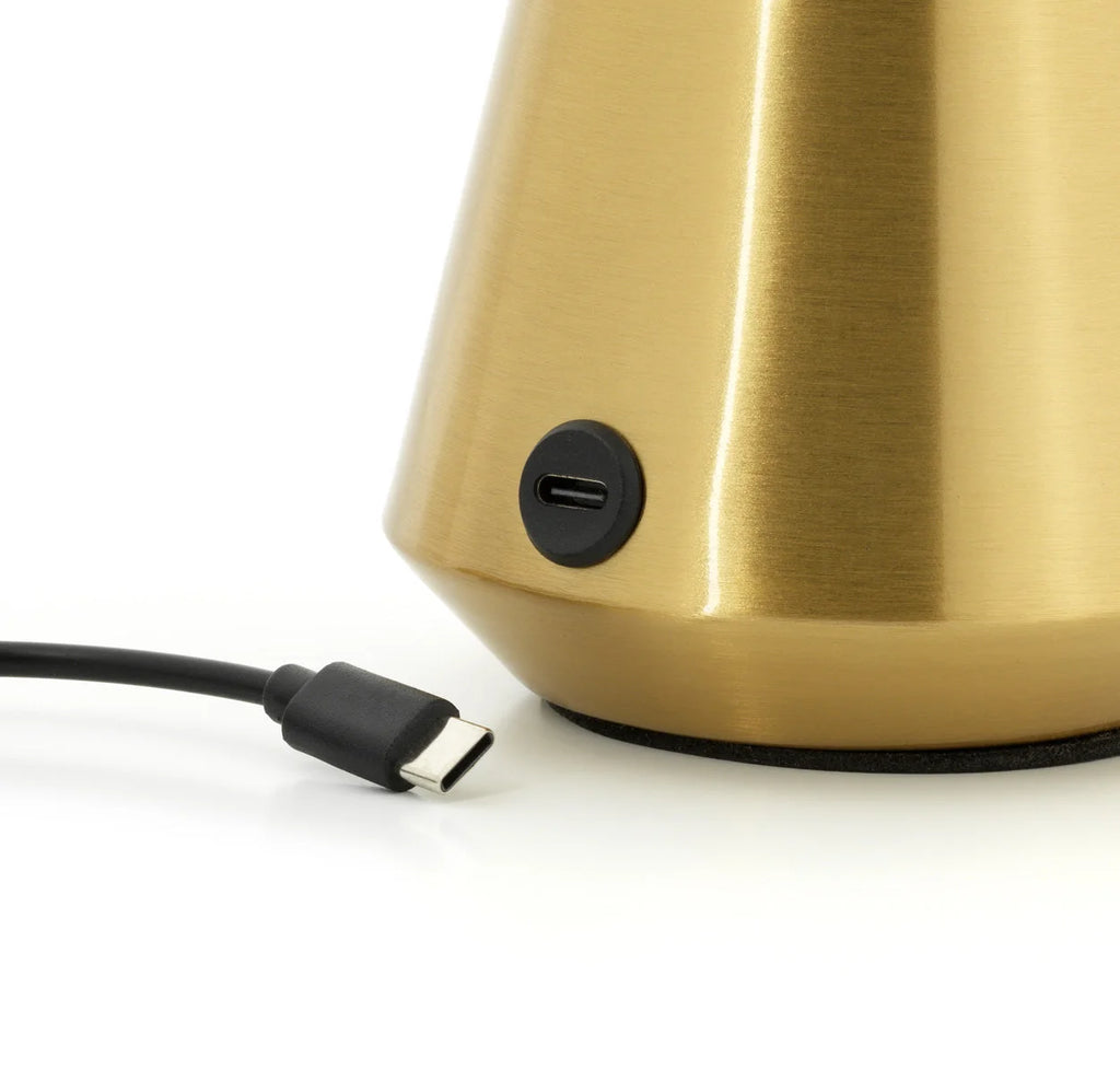 Lampe de table en métal doré brossé conique à LED avec port USB-C, H28 cm