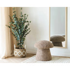 Tabouret beige texturé en forme de champignon