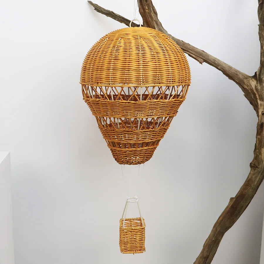 Montgolfière décorative en rotin marron