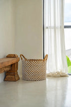 Panier de rangement en rotin naturel motif croisé avec poignées intégrées