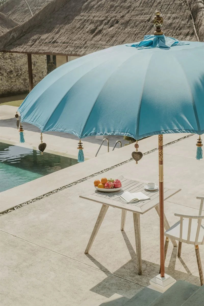 Parasol en toile bleu mer 180 cm avec houppes décoratives
