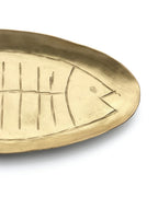 Plateau décoratif en laiton doré en forme de poisson avec design de squelette gravé