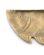 Plateau décoratif poisson en laiton doré martelé avec gravure à la main