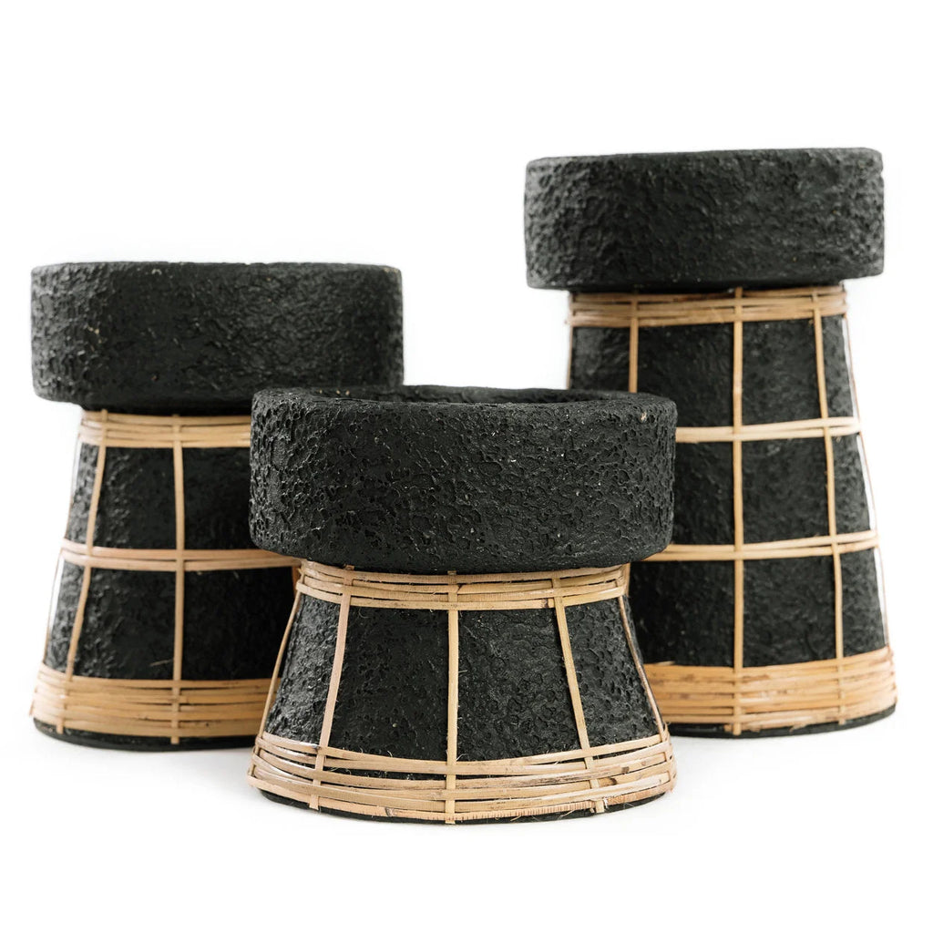 Porte-bougie en terre cuite noire et rotin 20 cm