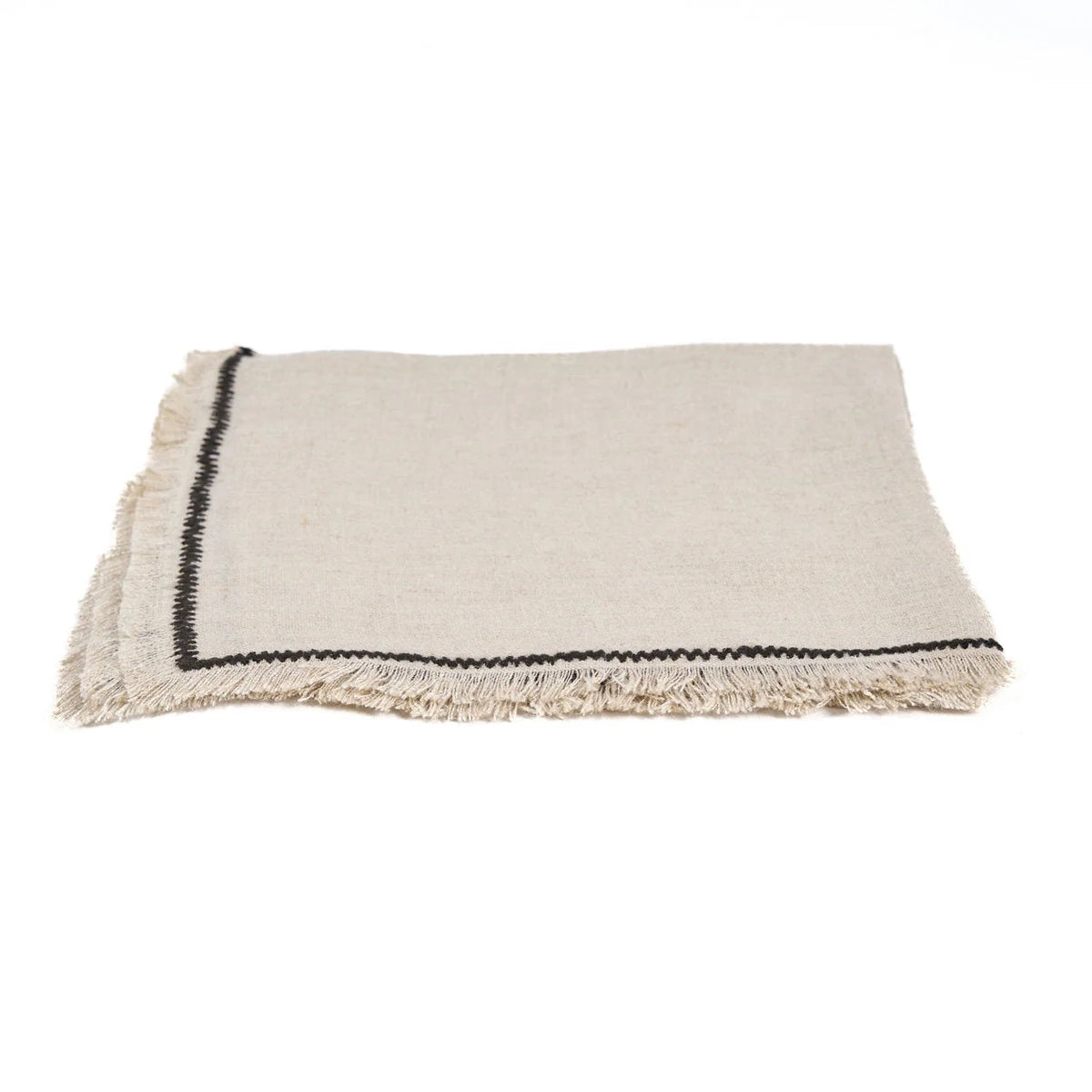 Serviette de table en lin naturel beige avec bordure noire contrastante et franges