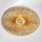 Vue de dessous de la suspension en bambou design, mettant en avant le tressage unique et le design épuré.