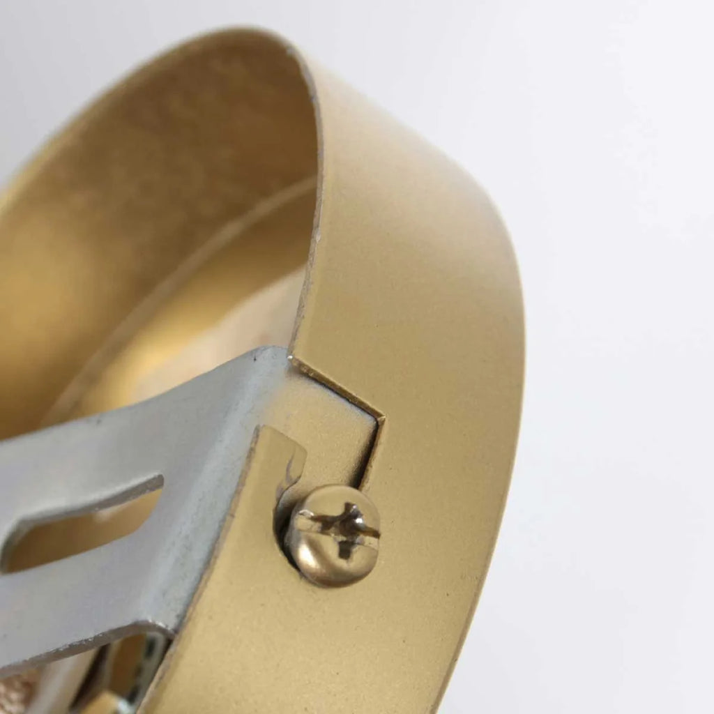 Bracelet en métal doré avec clasp en argent, parfait pour la suspension en verre