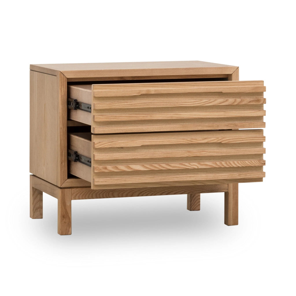Table de chevet en bois de frêne clair à deux tiroirs lattes, 61x41 cm