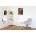 Chaise pivotante grise capitonnée avec base métallique noire