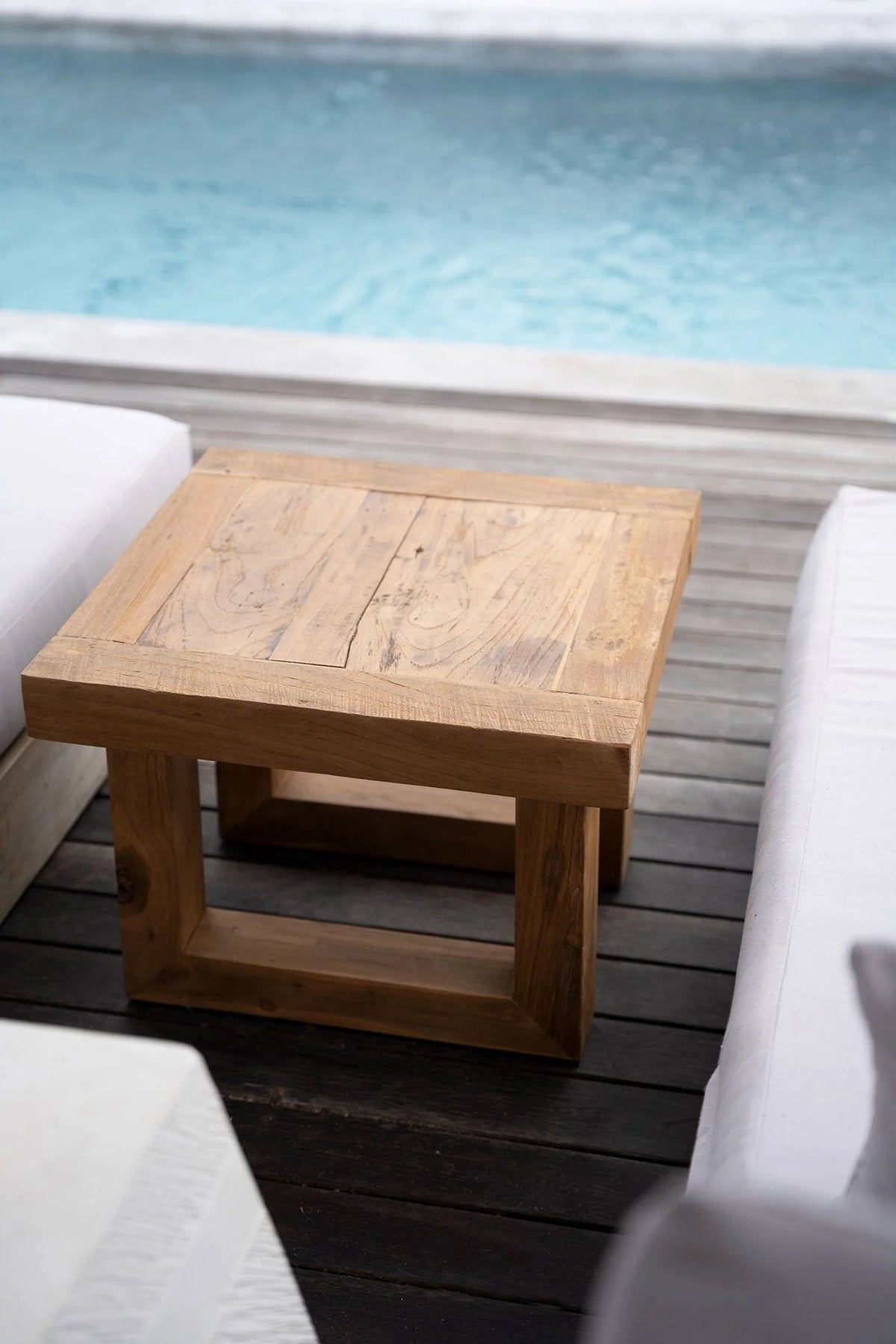 Table d’appoint carrée en teck recyclé – Finition naturelle – 50x50 cm