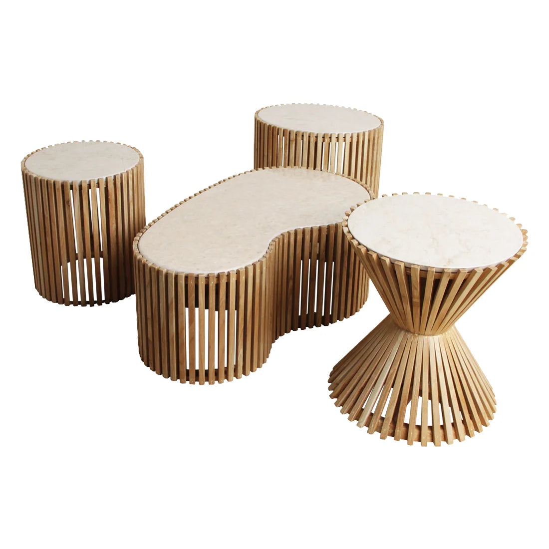 Ensemble de quatre tables d’appoint rondes en bois clair et marbre blanc Ø42 cm