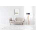 Canapé trois places beige clair avec coussin décoratif pour Tapis à motifs losanges blanc et gris en polyester doux