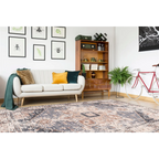 Canapé trois places clair avec plaid et coussins, style Tapis persan gris taupe