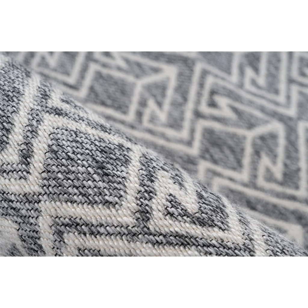 Tapis rectangulaire motif chevrons gris et crème 80x150 cm intérieur extérieur