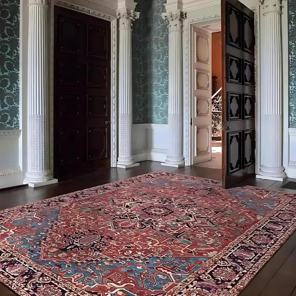 Vue de côté du tapis rouge oriental.