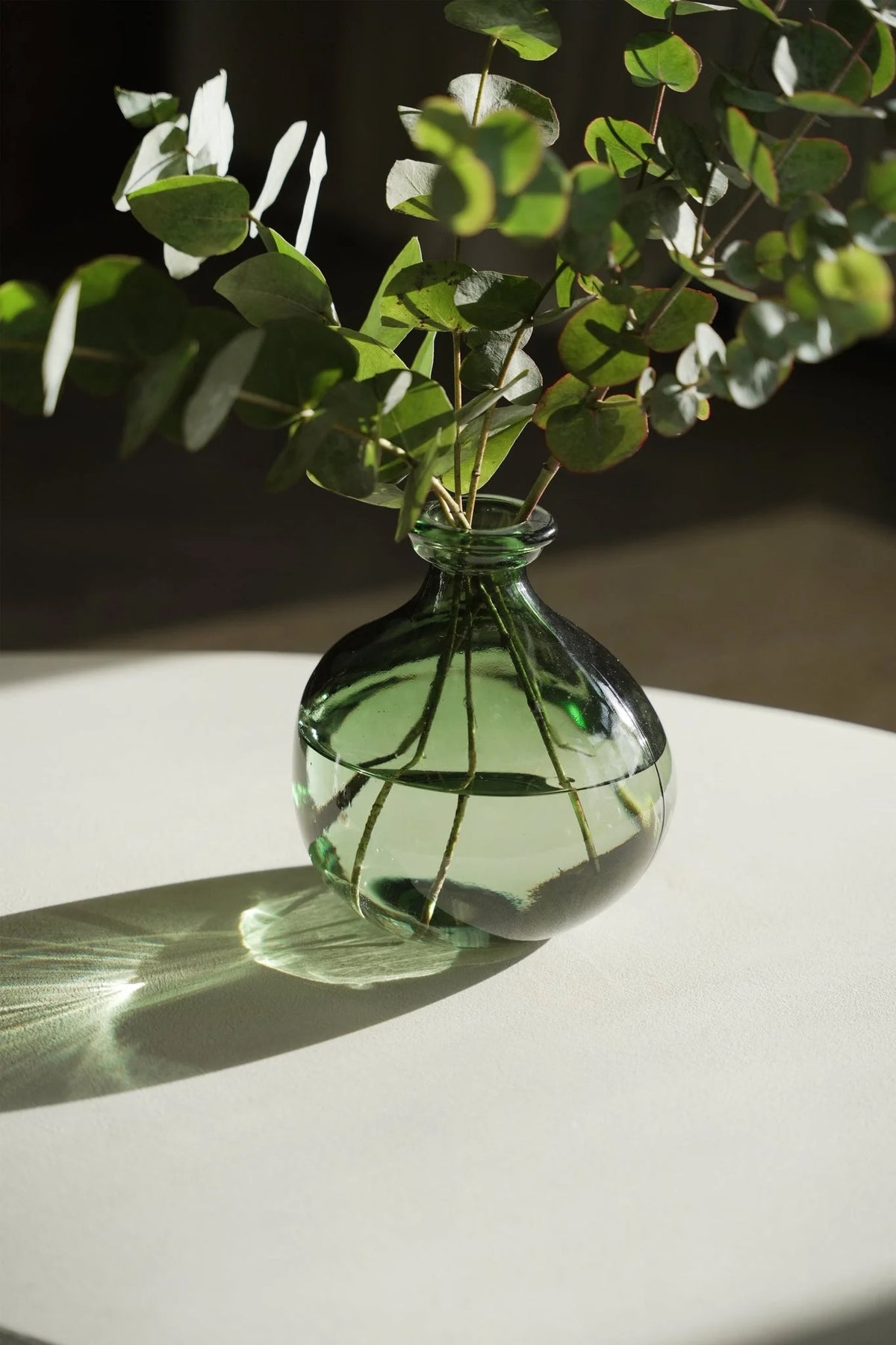 Vase décoratif en verre recyclé vert 18 cm organique