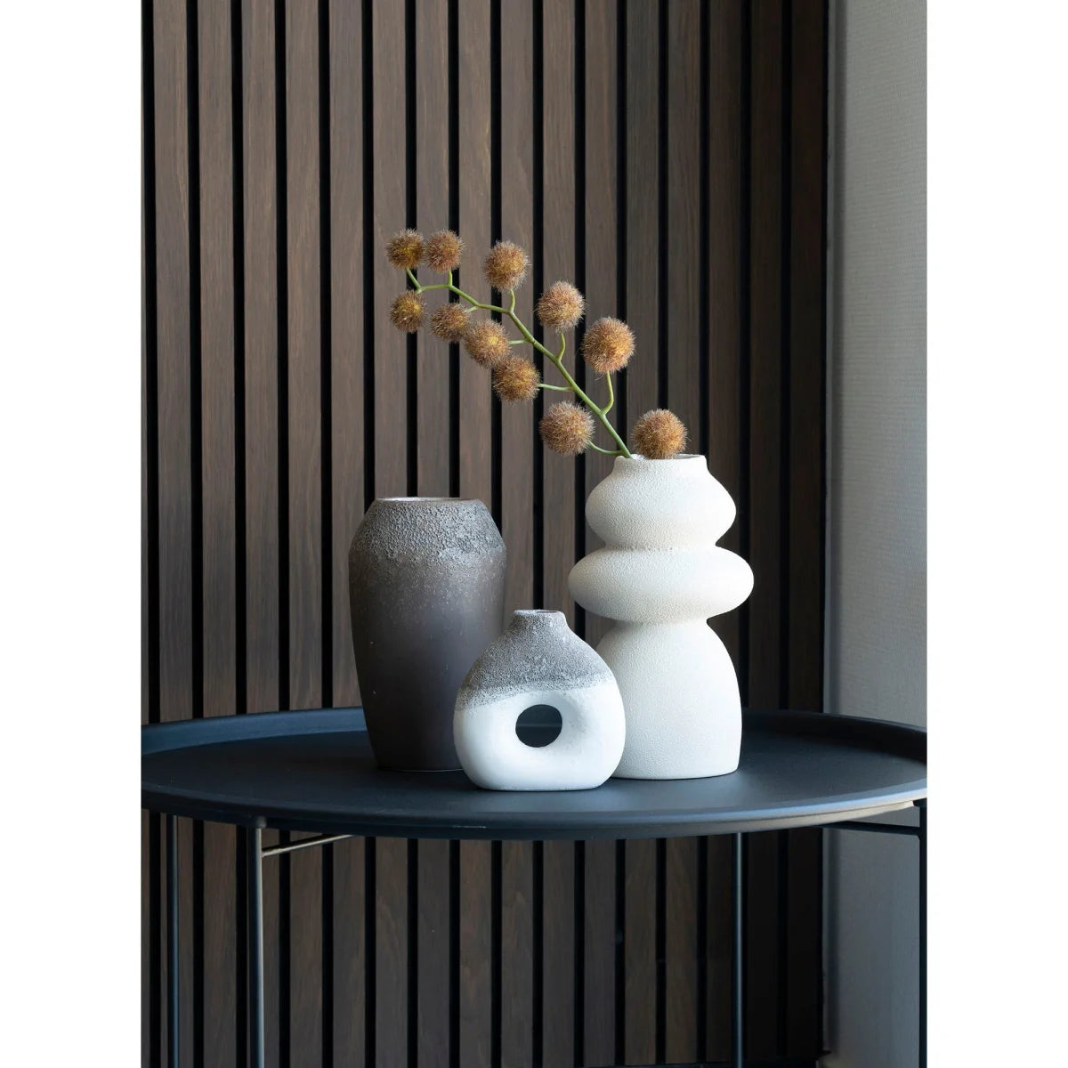 Trois vases céramiques modernes beige grès, Ø14,5x26,5 cm, formes organiques