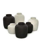 Collection de six vases en céramique noir et blanc pour décoration intérieure